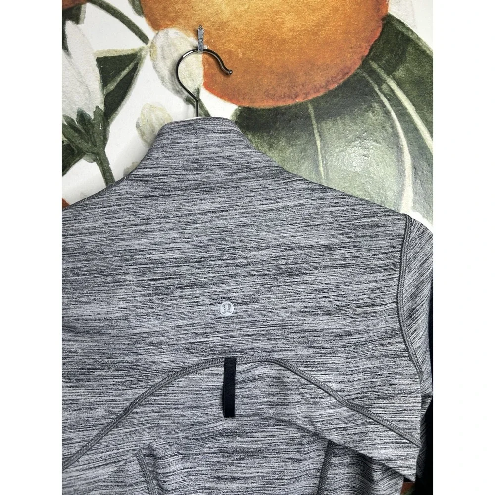 Lululemon Size 4 Womens Define Jacket Spacedye Gray Thumbholes Gym Athletic Wear